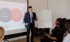 Mengapa Bisnis Anda Tak Cukup Hanya “Jualan”: Kenali Target Pasar Sebenarnya