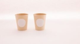 Berbagai contoh desain kemasan produk yang unik dan kreatif, mulai dari botol minuman dengan bentuk tidak biasa hingga kotak makanan yang artistik, menunjukkan bagaimana inovasi kemasan mampu menarik perhatian dan memikat hati konsumen di pasar yang kompetitif.