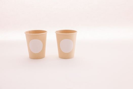 Berbagai contoh desain kemasan produk yang unik dan kreatif, mulai dari botol minuman dengan bentuk tidak biasa hingga kotak makanan yang artistik, menunjukkan bagaimana inovasi kemasan mampu menarik perhatian dan memikat hati konsumen di pasar yang kompetitif.