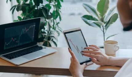 Meramu Strategi Bisnis Digital Efektif: Dari Warung Kopi Hingga Korporasi
