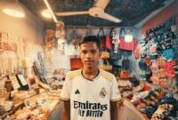 Deretan produk lokal Indonesia yang beragam, mulai dari fesyen hingga kerajinan tangan, menampilkan kekayaan budaya dan kreativitas para pelaku usaha. Produk-produk ini kini semakin diminati masyarakat berkat kualitas dan cerita unik di baliknya.