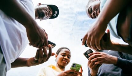 Jejak Digital Membawa Berkah: Memaksimalkan Media Sosial untuk Hidup Lebih Bermakna