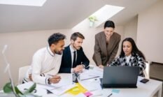 Strategi Jitu Bisnis Digital: Meraup Untung Berkelanjutan di Tengah Badai Algoritma