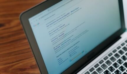 Jualan Laris Manis di Dunia Maya: Strategi Digital untuk Bisnis Lokal